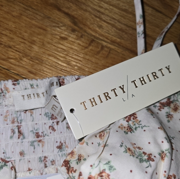 Chic Floral Camisole with Bow Detail - Picture 4 of 9